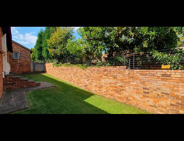 3 BEDROOM TOWNHOUSE RENTED IN WILGEHEUWEL